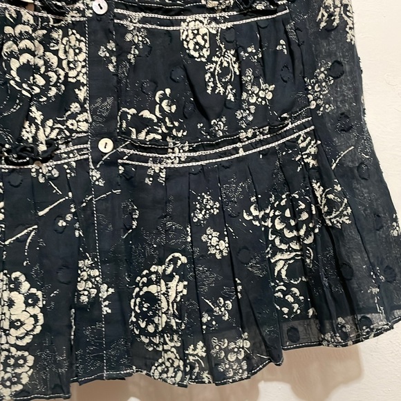 Max Edition Button Down Blouse - Picture 3 of 5